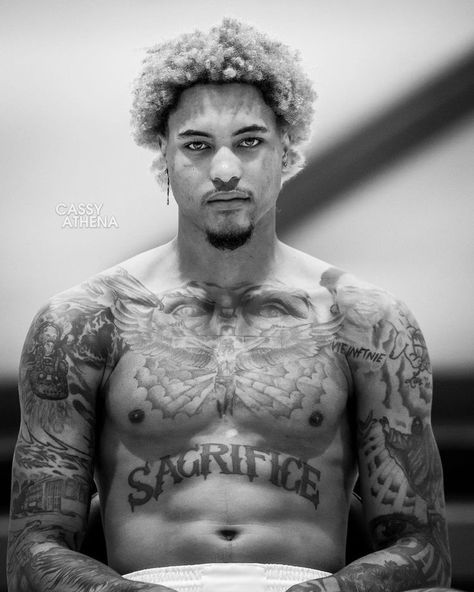 Black People Tattoos, Attractive Black Men, Black Men Tattoos, Hard Tattoos, Kelly Oubre Jr, Kelly Oubre, Chest Piece Tattoos, Tattoos For Black Skin, Leg Tattoo Men