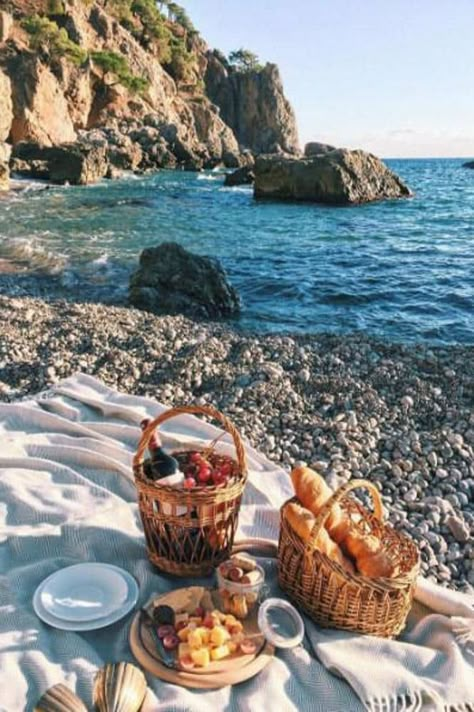 From a play to the picnic, go beyond the brunch this long weekend. Picnic On The Beach, Dream Dates, Ballet Images, Picnic Date, Perfect Picnic, Summer Bucket Lists, Summer Inspiration, Dinner Outfits, A Picnic