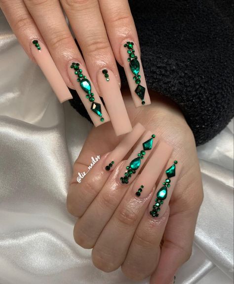 Quinceanera Nails, Emerald Nails, Green Acrylic Nails, Tapered Square Nails, Square Nail Designs, Racun Shopee, Long Acrylic Nails Coffin, Acrylic Nails Coffin Pink, Long Square Acrylic Nails