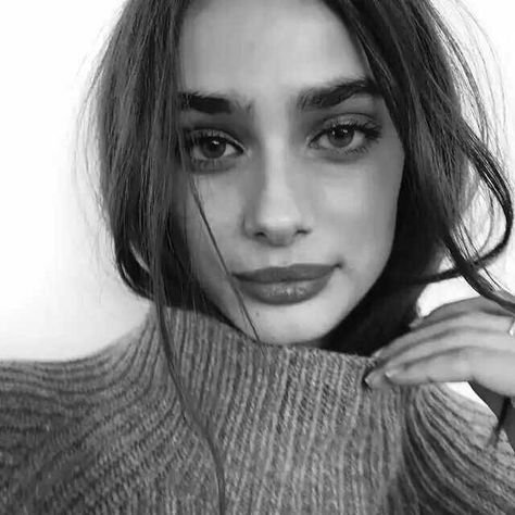 Taylor Hill Taylor Hill Style, Photo Mannequin, Camila Morrone, Taylor Marie Hill, Winter Bear, Ukulele Songs, 90's Fashion, Taylor Hill, Victorias Secret Models