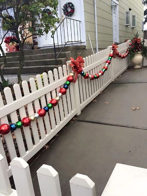 If You Are Worried About Fence Decor Ideas for This Christmas, Here're 20 Creative Ideas You Can Refer to... Picket Fence Christmas Decor, Outdoor Fence Christmas Decorating Ideas, Christmas Fence Decor, Fence Christmas Decorating Ideas, Christmas Fence Decorations Outdoor, Fence Decor Ideas, Picket Fence Decor, Christmas Fence, Lantern Decorations