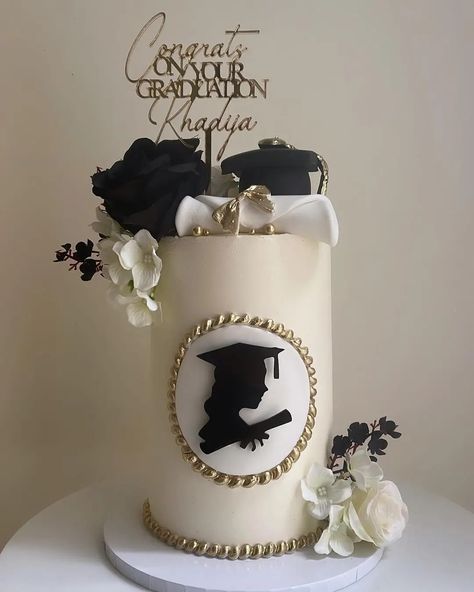 Graduation Cake Designs College, Cake Graduation Ideas, Graduation Cake Ideas College, Graduation Cakes 2024, College Graduation Cake Ideas, Grad Cake Ideas, Degree Cake, Simple Graduation Cakes, Graduation Cake Ideas