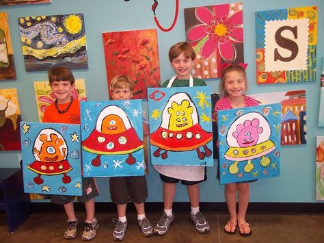 Aliens and spaceships art project, 2nd or 3rd grade idea Space Themed Art Projects, Spaceships Art, Space Art Projects, Outer Space Art, First Grade Art, 2nd Grade Art, Foam Stamps, 3rd Grade Art, Scratch Art