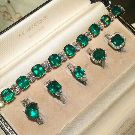 Emerald Rings, Jewelry Appraisal, Jewelry Armoire, Fabulous Jewelry, Emerald Jewelry, Affordable Jewelry, I Love Jewelry, Gorgeous Jewelry, Love Jewelry