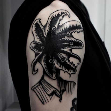 joekhaytat2: “ Another addition to @world___eater parasyte sleeve. Thank you bud it’s terribly enjoyable. #japaneseanime #horror #manga #tattoo #blackwork #blackandgrey #blackworkerssubmission #blackworkers_tattoo #blacktattoo #japanesetattoo... Horror Manga Tattoo, Parasyte Anime, Comic Book Tattoo, Horror Manga, Manga Tattoo, Knee Tattoo, Leg Sleeves, Tattoo Flash Art, Flash Art