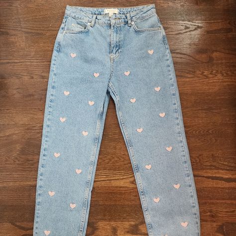 Embroidered Hearts Jeans Nwt Jeans With Hearts On Them, Hand Embroidered Jeans, Senior Jeans, Heart Jeans, Uni Fits, Unique Jeans, Thrift Flips, Embroidered Hearts, Custom Jeans