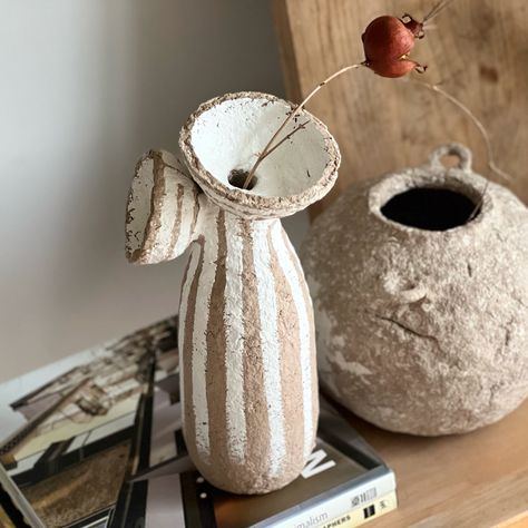 Paper Mache Vases, Paper Mache Recipe, Paper Mache Bowls, Cement Flower Pots, Organic Ceramics, Paper Vase, Ceramic Art Sculpture, Paper Plants, Paper Pulp