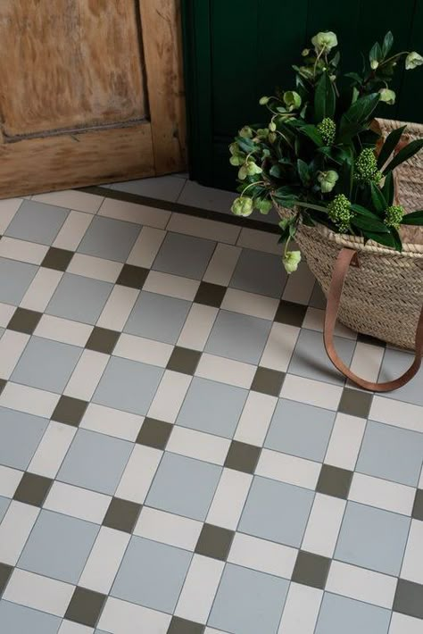 Penny Tiles Kitchen Floor, Floor Tiling Patterns, Monochrome Bathroom Floor, Green White Tile Floor, Kitchen Tile Pattern, Cool Linoleum Flooring, Victorian Tile Kitchen Floor, Colorful Kitchen Floor Tiles, Tonal Checkerboard Floor