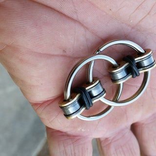 Rings and Chain Fidget : 6 Steps (with Pictures) - Instructables Diy Bike Chain Fidget, Bike Chain Fidget, Bicycle Parts Art, Homemade Fidget Toys, Fidgets Diy, Bike Craft, Paracord Projects Diy, Chain Ideas, Bike Jewelry