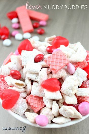 Muddy Buddies Recipe, Valentines Recipes Desserts, Valentine's Day Treats, Six Sisters Stuff, Cereal Snacks, Muddy Buddies, Six Sisters, Low Carb Cheesecake, Valentine Desserts