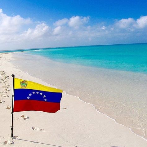 12 Me gusta, 1 comentarios - La Bandera de Venezuela 💛💙❤ (@labanderadevenezuela) en Instagram: "- #labanderadevenezuela #orgullonacional #tricolor #venezuela #mitierra #venezuela #venezuelalibre…" Machu Picchu Peru Travel, Venezuela Beaches, Outdoor Portrait Photography, Machu Picchu Peru, Famous Beaches, Peru Travel, Outdoor Portraits, Beach Wear, Instagram Video