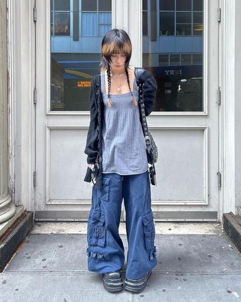 Y2k Layering Outfits, Dress With Jeans Underneath, Skirt And Pants Combo, Fem Grunge, Dresses Over Jeans, Fairy Grunge Style, Skirt Over Jeans, Dress With Jeans, Peony Aesthetic