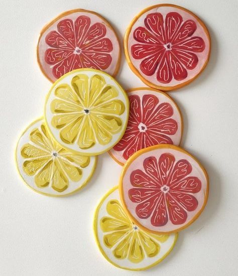 Coasters Clay Diy, Fruit Plate Design, Ceramic Fruit Coasters, Lemon Plate Pottery, Easy Clay Coasters, Lemon Ceramic Plates, Homemade Coasters Clay, Clay Plate Design, Pottery Painting Coaster