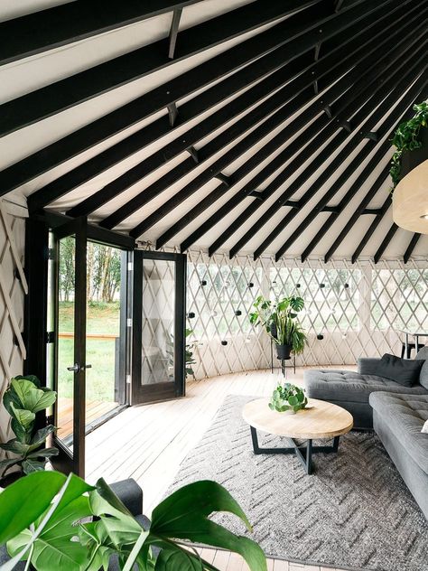 Forget Tiny Homes—It’s Time to Consider the Yurt Yurt Life, Building A Yurt, Yurt Home, Yurt Living, Large Tent, Living On The Road, Modern Appliances, Lounge Design, Tiny Living