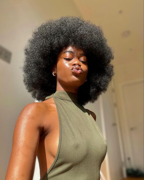 Big Afro Women, Ethereal Black Women, Afro Model, Hair Styles Women, 4c Afro, Dark Skin Models, Natural Black Women, Styles Women, Dark Skin Beauty