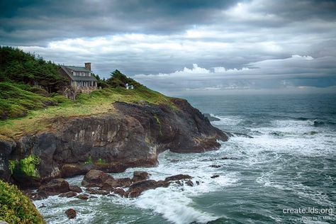 Cliffside Cottage House On Cliff, Cliffside House, Rocky Cliff, Ocean Cliff, Out Of Service, Sea Cliff, Fantasy Rooms, Cliff House, Cottage By The Sea