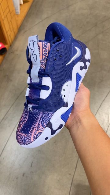 David Giongco on Instagram: "Finally saw the Nike PG 6 “Blue Paisley” in person. They go crazy. 🔥😍" Pg 6 Shoes, Shoes For Volleyball, Nike Pg 6, Zapatillas Nike Basketball, Cheap Volleyball Shoes, Nba Shoes, Bball Shoes, Hoop Shoes, Nike Volleyball Shoes