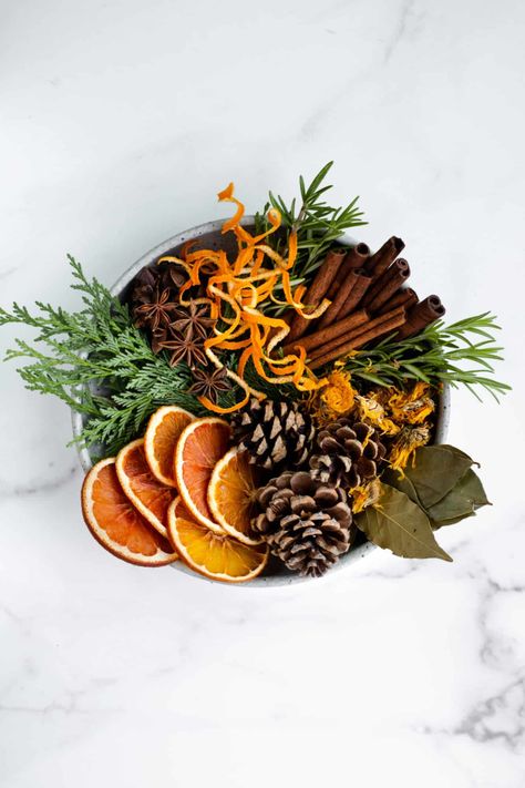 Potpourri Diy, Diy Potpourri, Fall Potpourri, Homemade Potpourri, Dried Potpourri, Simmer Pot Recipes, Potpourri Recipes, Dried Orange Peel, Budget Friendly Gift