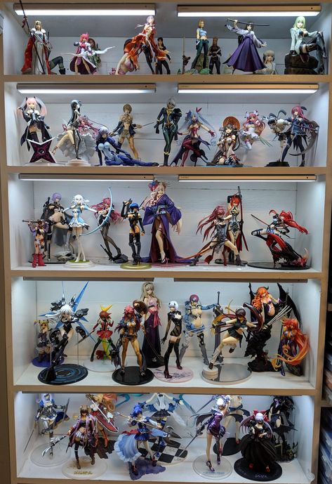 Anime Figure Shelf, Horn Ideas, Space Anime, Anime Products, Otaku Room, Gamer Room Decor, Van Horn, Figurine Collection, Anime Store