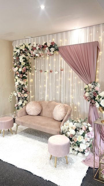 Traditional Abaya, Small Wedding Decor, Engagement Stage Decoration, Nikah Decor, Nikah Ceremony, Simple Stage Decorations, Brides Room, Wedding Stage Decor, Wedding Background Decoration