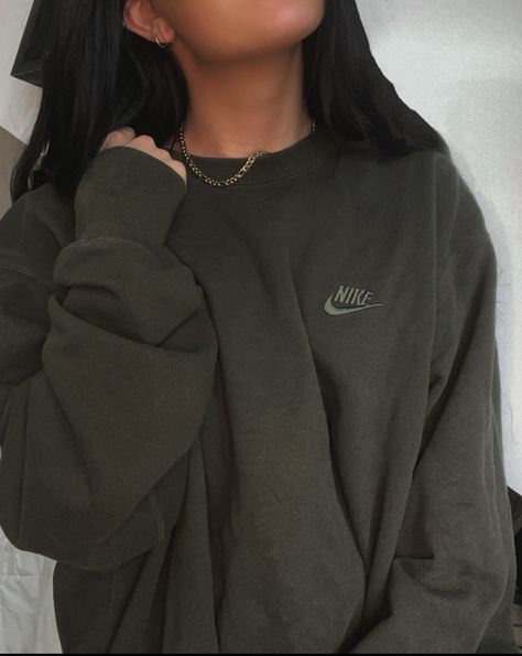 Army green Nike Sweatshirt Dress Oversized Nike Sweatshirt, Dark Green Nike Hoodie, Big Sweatshirt Outfit, Army Green Aesthetic, Nike Sweatshirt Outfit, Oversized Crewneck Outfit, Nike Oversized Sweatshirt, Nike Hoodie Outfit, Sweatshirts Outfit