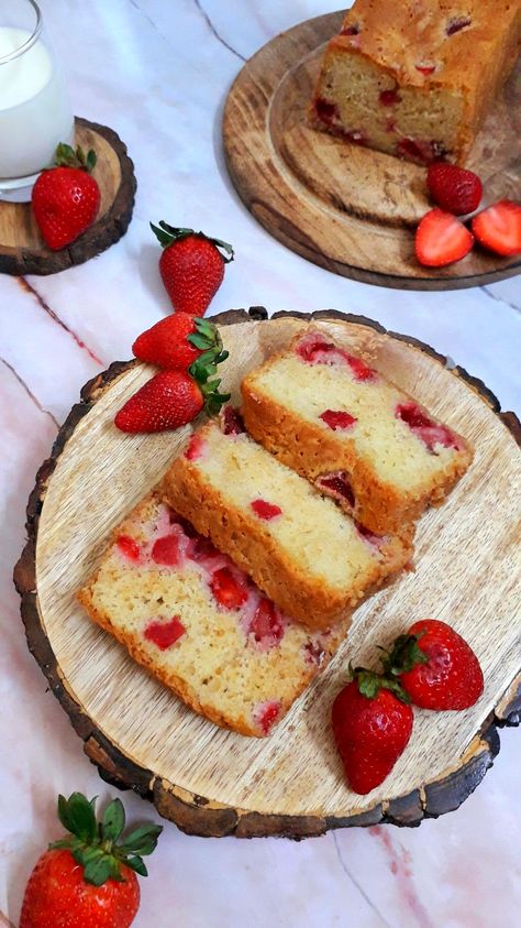 Eggless Strawberry Desserts, Eggless Strawberry Cake, Eggless Strawberry Cake Recipe, Eggless Custard, Eggless Orange Cake, Orange Bundt Cake Recipe, Vegan Coconut Cake, Rasmalai Recipe, Cake Recipe Eggless