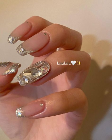 Korean Gold Nails, Bridal Nails 2023, Nail Designs Stones, Diamond Nail Designs, Stone Nail Art, Diamond Nail Art, Fancy Nail Art, Asian Nails, Hello Nails