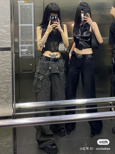 Korean Grunge Streetwear, Alternative Korean Fashion, Korean Alternative Fashion, Edgy Korean Fashion, Acubi Style Outfits, Streetwear Fashion Korean, Korea Streetwear, Korean Grunge, Korean Streetwear Fashion