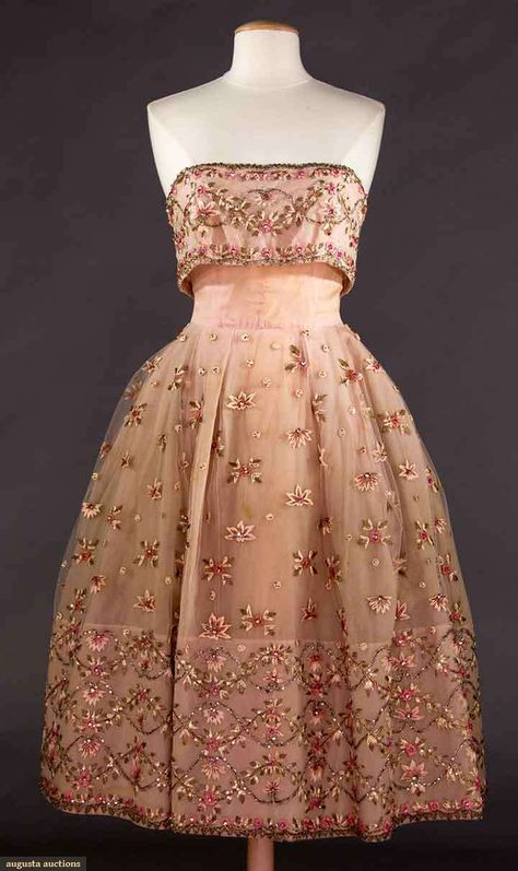 Upcoming Sales Strapless Party Dress, Vintage Gowns, Vintage Couture, Textiles Fashion, Historical Dresses, Mode Vintage, Fashion History, Fancy Dresses, Pretty Dresses