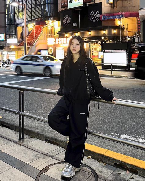 사진 촬영 포즈, Korean Casual Outfits, Tomboy Style Outfits, Easy Trendy Outfits, City Street, Casual Chic Outfit, Tomboy Fashion, 가을 패션, Hair Tips