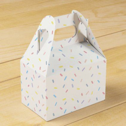 pastel sprinkles favor box Business Diy, Baby Sprinkle, Diy Box, White Box, Candy Jars, Birthday Favors, Organizing Your Home, Diy Face Mask, Favor Boxes