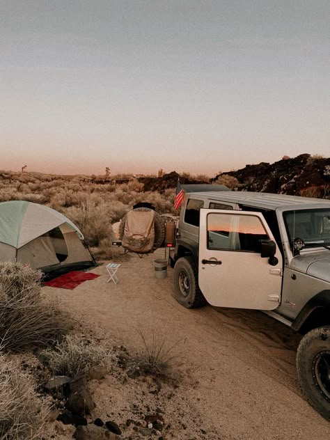 #mojave #mojavedesert #jeepride #jeeptrail #trail #camping #mojavetrail #campground #desertlandscaping #desertliving #jeepwrangler #highdesert Desert Camping Aesthetic, Desert Offroad, Camping Desert, Alan Grant, Desert Camping, Jeep Trails, Desert Camp, Desert Aesthetic, Red Desert