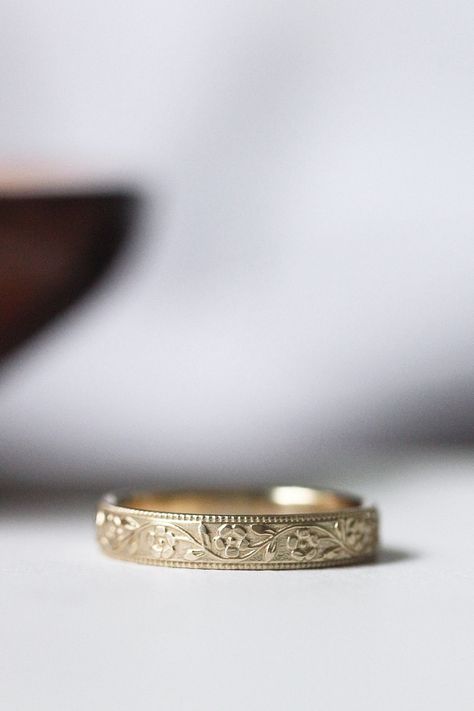 Floral Wedding Band / Vintage Look Wedding Ring / Womens Wedding Band / Romantic Wedding Band 18k Yellow Gold / Skinny Stacking Ring Petunia - Etsy Small Gold Band Wedding Ring, Woman Gold Wedding Band, No Stone Wedding Ring, Womens Gold Band Ring, Crystal Wedding Rings Gold, Simple Durable Engagement Ring, Vintage Yellow Gold Wedding Ring, Gold Vine Ring, Engraved Gold Wedding Ring