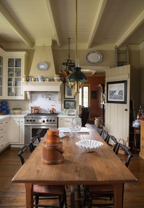 Kitchen of a Classic Creole cottage in the River Parishes of Louisiana #Creole #Kitchen #SouthLouisiana Rustic Cottage Kitchens, Creole Kitchen, Louisiana Decor, Louisiana Creole, Creole Cottage, Louisiana Homes, Landscape Designer, Cottage Kitchens, Rustic Cottage