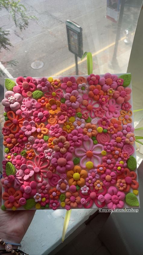 clay flowers glued on a canvas to make art Studio Art Ideas, Clay Canvas Art Diy, Clay Crafts On Canvas, Painting Ideas Objects, Clay Flower Painting, Clay On Canvas Ideas, Art 2 Projects High School, Clay And Canvas Art, Wool Art On Canvas