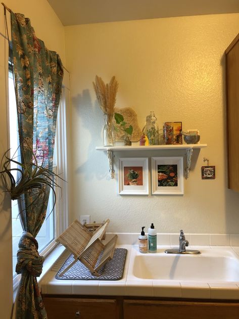 Sink Next To Window, San Francisco Apartment Decor, Loft Flat, Small Studio Apartment Decorating, Cozy Studio Apartment, San Francisco Apartment, Sleeping Nook, Ikea Shelves, Small Studio Apartment