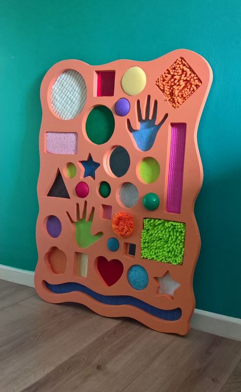 Interactive Sensory Wall, Preschool Sensory Wall, Daycare Baby Room Ideas Infants, Sensory Bulletin Board, Sensory Board Ideas, Diy Sensory Wall, Sensory Materials, Diy Sensory Toys, Sensory Classroom