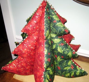 Sweet Bee Buzzings: Rick-racking around...the Christmas tree (mini tutorial)  scale down for a pincushion Stuffed Christmas Tree, Diy Felt Christmas Tree, Christmas Tree Template, Fabric Tree, 3d Christmas Tree, Mini Tutorial, Fabric Christmas Trees, Cone Christmas Trees, Christmas Craft Projects