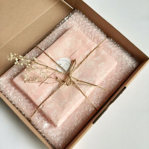 Tissue Paper Aesthetic, Fragile Packaging Ideas, Cute Business Packaging Ideas, Small Business Packaging Aesthetic, Shipping Boxes Small Business, Stationary Packaging Ideas, Frame Packaging Ideas, Cottagecore Packaging, Packaging Orders Aesthetic