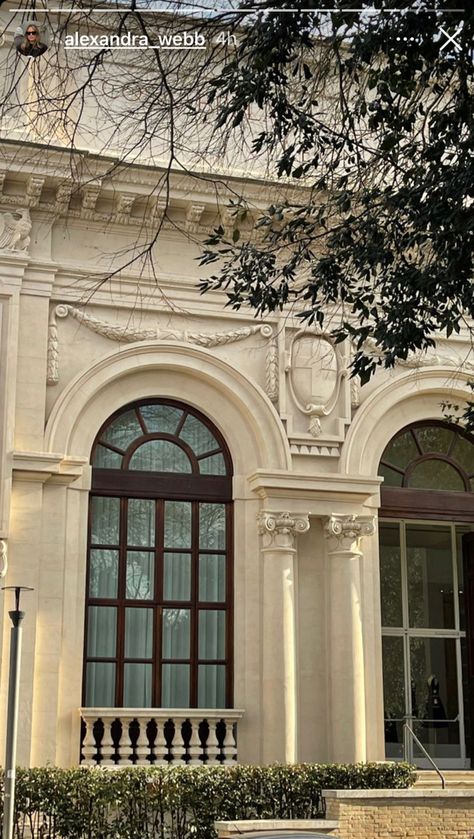 Neoclassic Exterior, Sketch Cars, Limestone House, Rome Architecture, Neoclassical House, Classic Facade, Themed Restaurant, House Window Design, Bedroom Addition