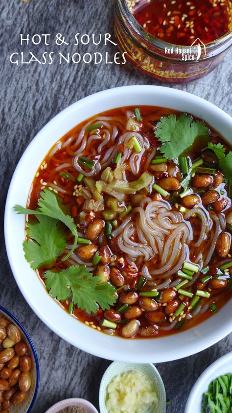 Slippery noodles in a tangy soup, hot and sour glass noodle soup is irresistible but easy to prepare. A classic Chinese dish you ought to try. Spicy Chinese Soup, Glass Noodle Soup, Chinese Noodle Soup, Glass Noodles Recipe, Noodle Doodle, Asian Soups, Noodle Soups, Asian Noodle Recipes, Best Chinese Food