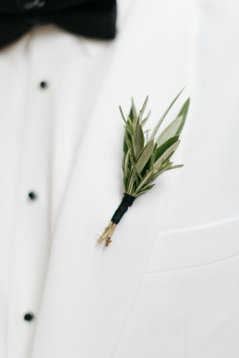 Greenery Boutonniere, Boutineer Wedding, Simple Boutonniere, Green Boutonniere, Diy Boutonniere, Buttonhole Flowers, Wedding Party Flowers, Groomsmen Boutonniere, Groom Boutonniere