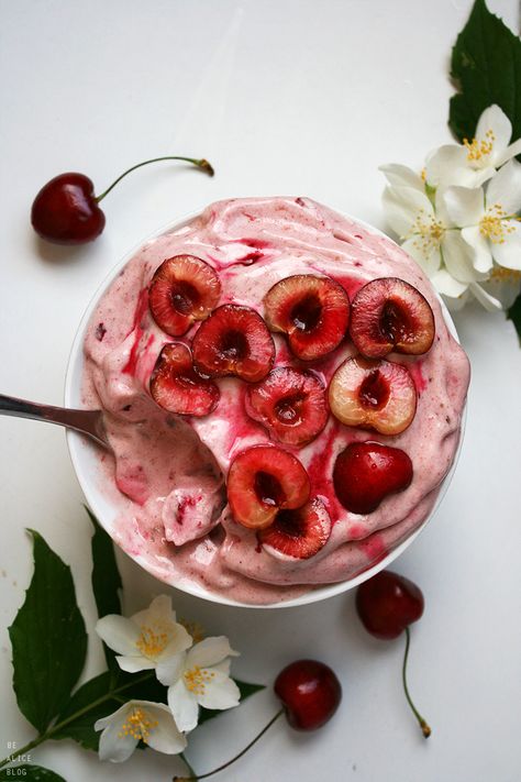 A quick 3-ingredient recipe for raw vegan cherry vanilla ice cream without ice cream maker. Cherry Vanilla Ice Cream, Nourishing Recipes, Nice Cream Recipe, Pomegranate Recipes, Cherry Kiss, Cherry Vanilla, Desserts Healthy, Weird Thing, How To Become Vegan