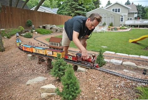 Backyard Railroad, Small Scale Gardening, Garden Railings, Garden Trains, Model Train Table, Garden Railroad, Garden Railway, Train Video, Train Sets