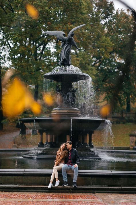 Engagement Photo Shoot Outfits, Central Park Fall, Fall Photoshoot Family, Picnic Photography, Fall Engagement Shoots, Nyc Photoshoot, Des Couples, Fall Engagement Pictures, Fall Shoot