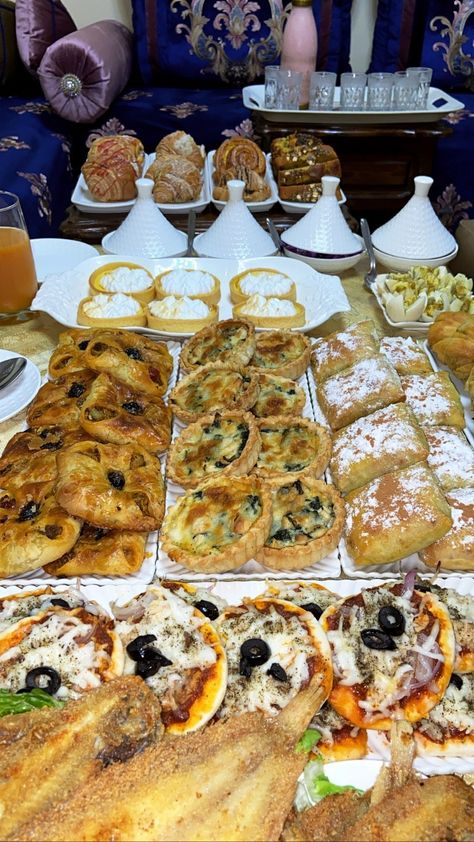 Food Marocain, Morocco Food, Algerian Food, Eating Food Funny, Algerian Recipes, Delicacy Food, Healthy Homemade Recipes, Moroccan Food, Food Displays