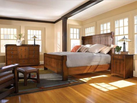 50 Craftsman-Style Primary Bedroom Ideas (Photos) Stickley Furniture Bedrooms, Craftsman Bedroom Ideas, Craftsman Style Bedroom, Mission Style Bedroom, Craftsman Bedroom, Craftsman Bedding, American Bungalow, Stickley Furniture, Mission Style Furniture