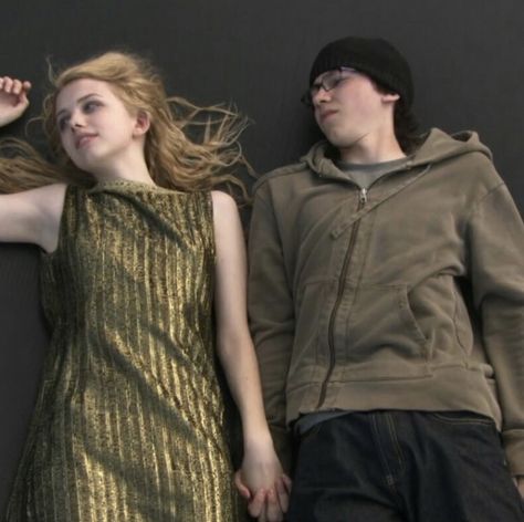 Sid Y Cassie, Cassie And Sid, Sid And Cassie, Sid Skins, Sid Jenkins, Skins Gen 1, Cassie Ainsworth, Cassie Skins, Hannah Murray