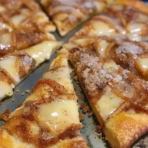 Cinnamon-Sugar Pizza made with Crescent Rolls – Naomi's Recipes Sweet And Crunchy Cinnamon Pizza, Cinnamon Sugar Crescents, Cinnamon Snacks, Cinnamon Sugar Crescent Rolls, Grands Recipes, Dessert Pizzas, Swim Biscuits, Onion Potatoes, Crescent Roll Pizza