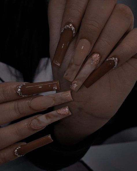 Prom Nails Brown, Mocha Acrylic Nails, Long Acrylic Nails Brown, Brown Acrylic Nails Ideas, Trinidad Nails, Cute Brown Acrylic Nails, Brown And Nude Acrylic Nails, Brown And Gold Acrylic Nails, Brown Prom Nails